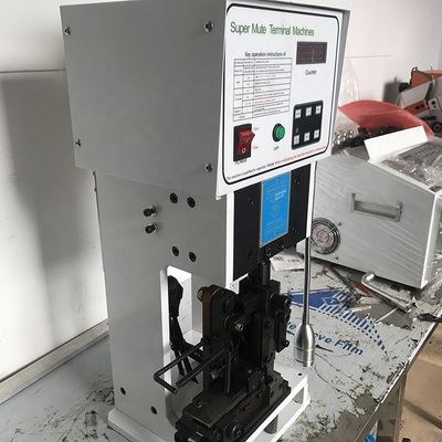 Ultra-Stille Endklemmmaschine mit 30/40 mm Schlag und Drahtbereich 0,1-2,5 mm2