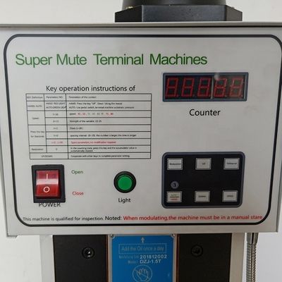 Ultra-Stille Endklemmmaschine mit 30/40 mm Schlag und Drahtbereich 0,1-2,5 mm2