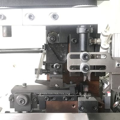 Mehrfunktionale tangentielle Drücken- und Schälmaschine