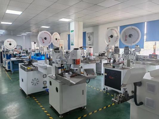 Mehrschichtliches RF/RG-Koaxialkabel Rotations-Stripping-Peeling-Maschine Drahtbereich 0,8-10MM