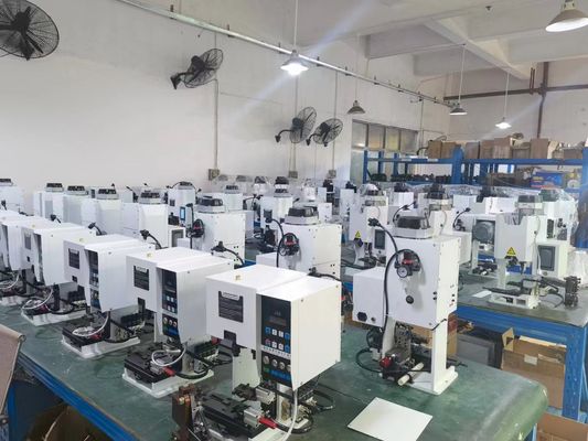 Revolutionieren Sie Ihre Kabelproduktion mit unserer Gürtelgetriebenen Draht-Schneid- und Stripping-Maschine