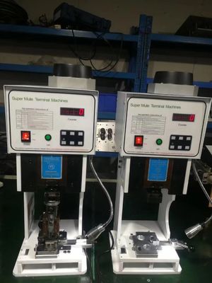 YH-09H002 JST European Flag Terminal Crimping Machine Applicator mit 40 mm Schiebezug